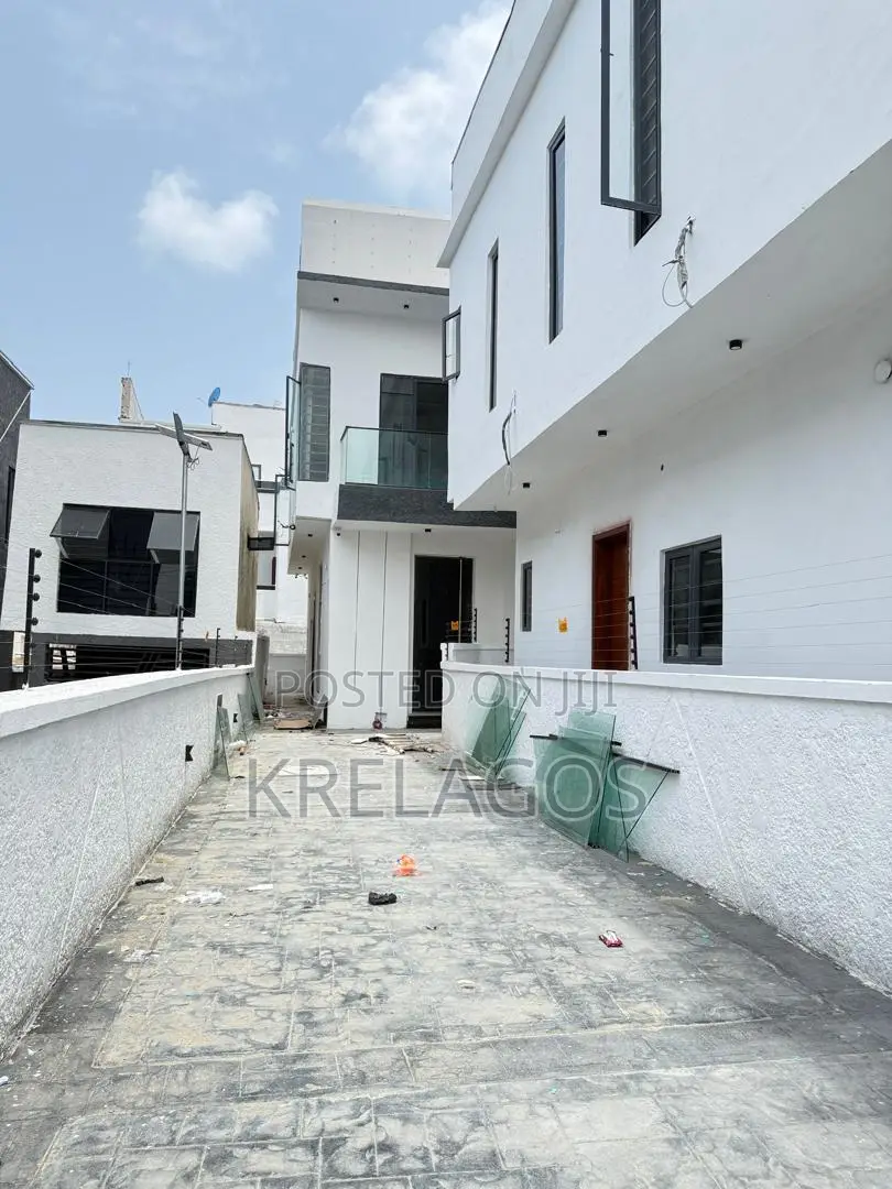 4bdrm Duplex in Ikota for sale in Ikota