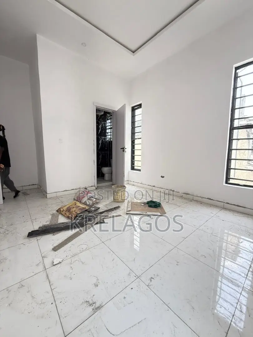 4bdrm Duplex in Ikota for sale in Ikota