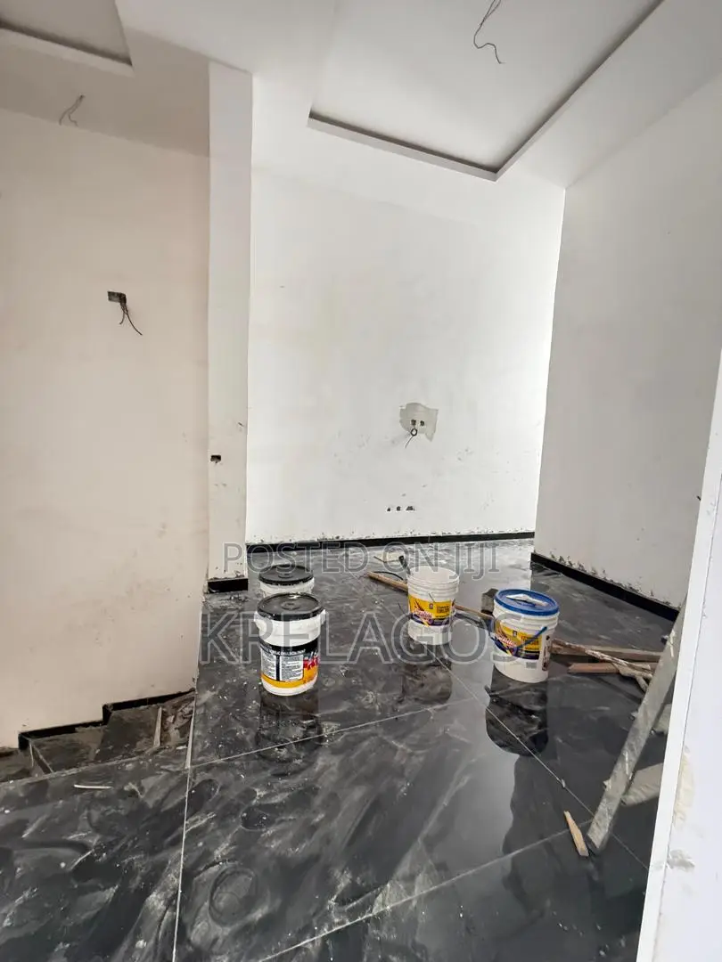 4bdrm Duplex in Ikota for sale in Ikota