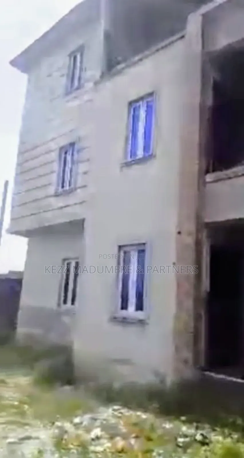 12bdrm Block of Flats in Off Sars Road Port for sale in Port-Harcourt