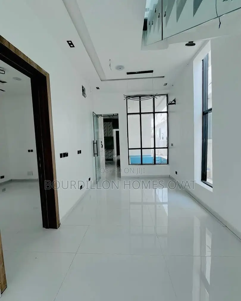 5bdrm Duplex in Chevron for sale in Chevron