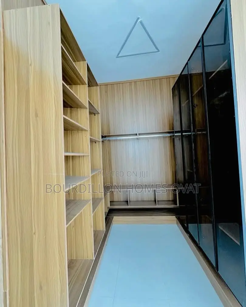 5bdrm Duplex in Chevron for sale in Chevron