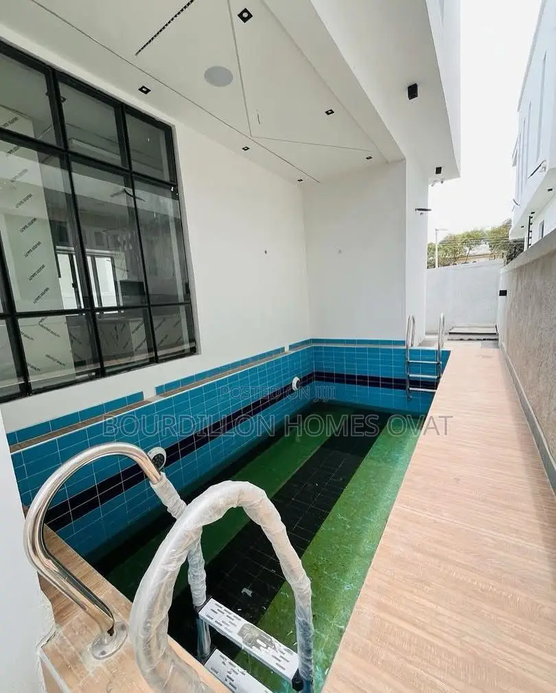 5bdrm Duplex in Chevron for sale in Chevron