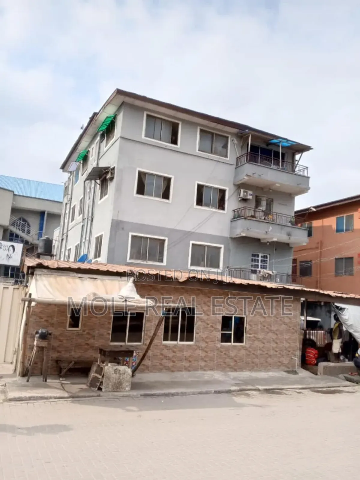2bdrm Block of Flats in Ebute Meta Yaba for sale in Ebute Metta
