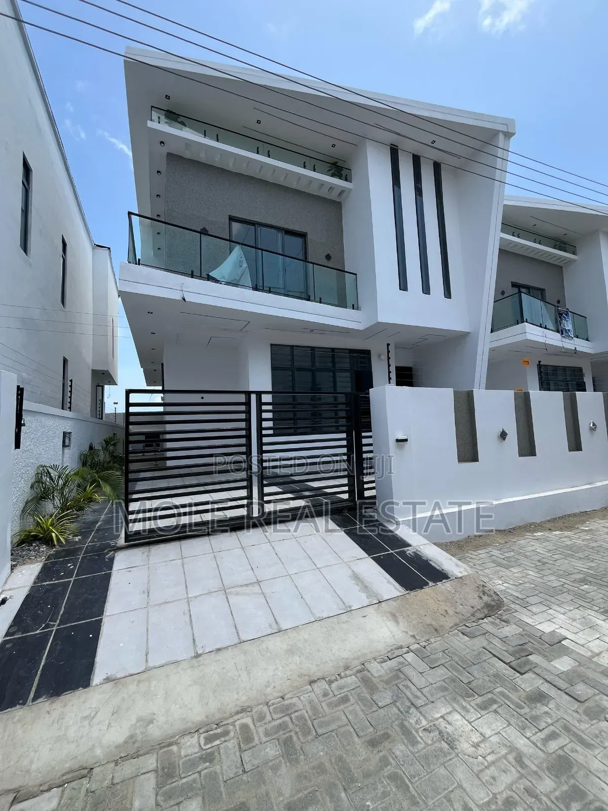 Furnished 4bdrm Duplex in Ajah Leki for sale in Ajah
