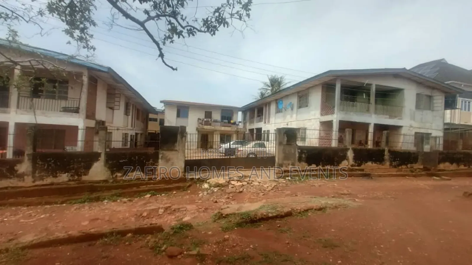 20bdrm Block of Flats in House8, Monatan Rd,, Ibadan for sale in Ibadan