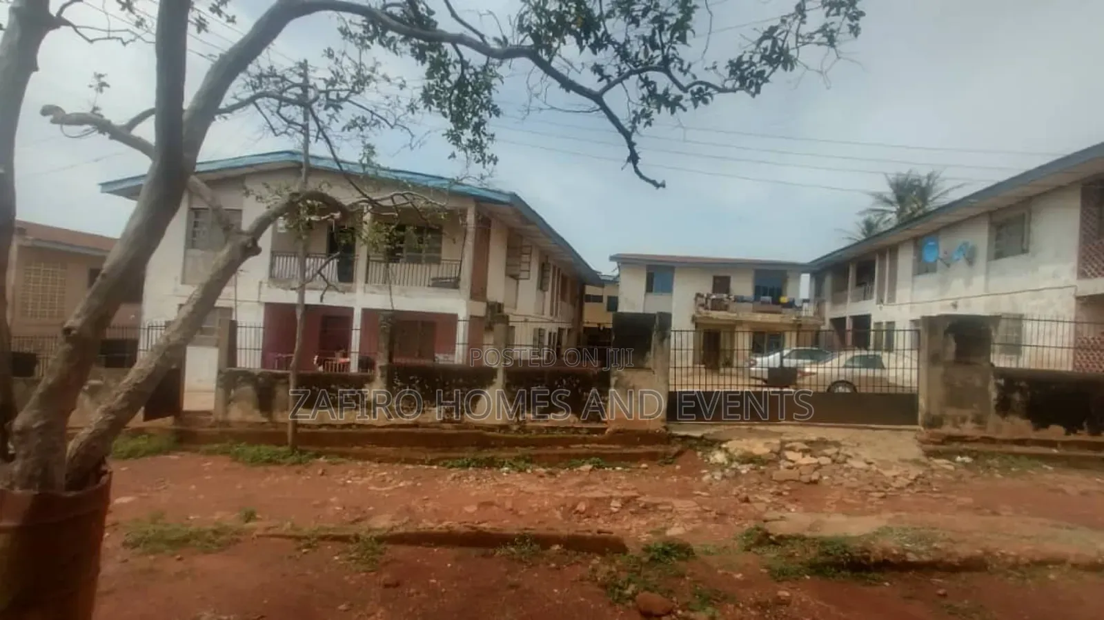 20bdrm Block of Flats in House8, Monatan Rd,, Ibadan for sale in Ibadan