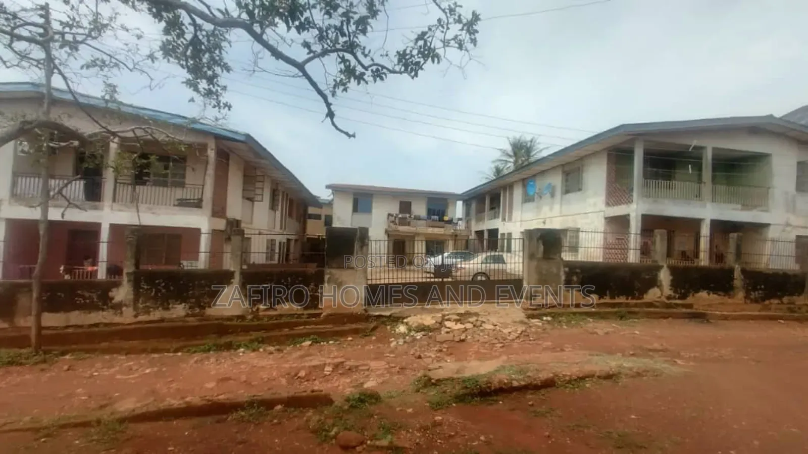 20bdrm Block of Flats in House8, Monatan Rd,, Ibadan for sale in Ibadan