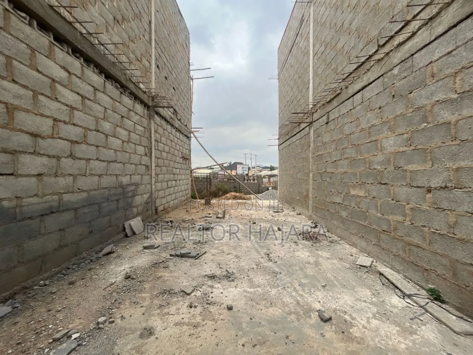 Warehouse Shop Plot for Sale at Building Material Market in Kubwa
