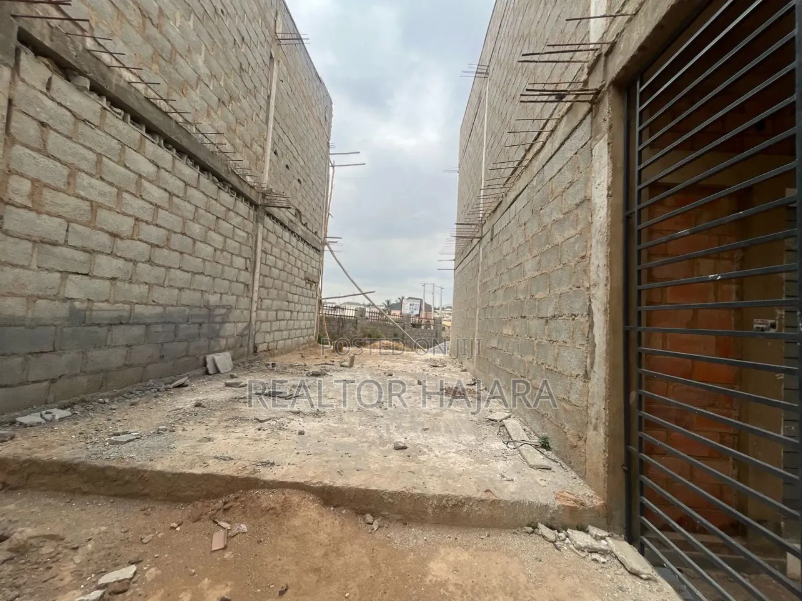 Warehouse Shop Plot for Sale at Building Material Market in Kubwa
