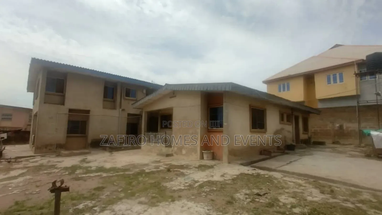 7bdrm Block of Flats in No7, Adeoya, Iyana, Ibadan for sale in Ibadan