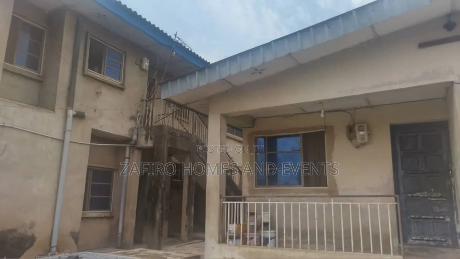 7bdrm Block of Flats in No7, Adeoya, Iyana, Ibadan for sale in Ibadan