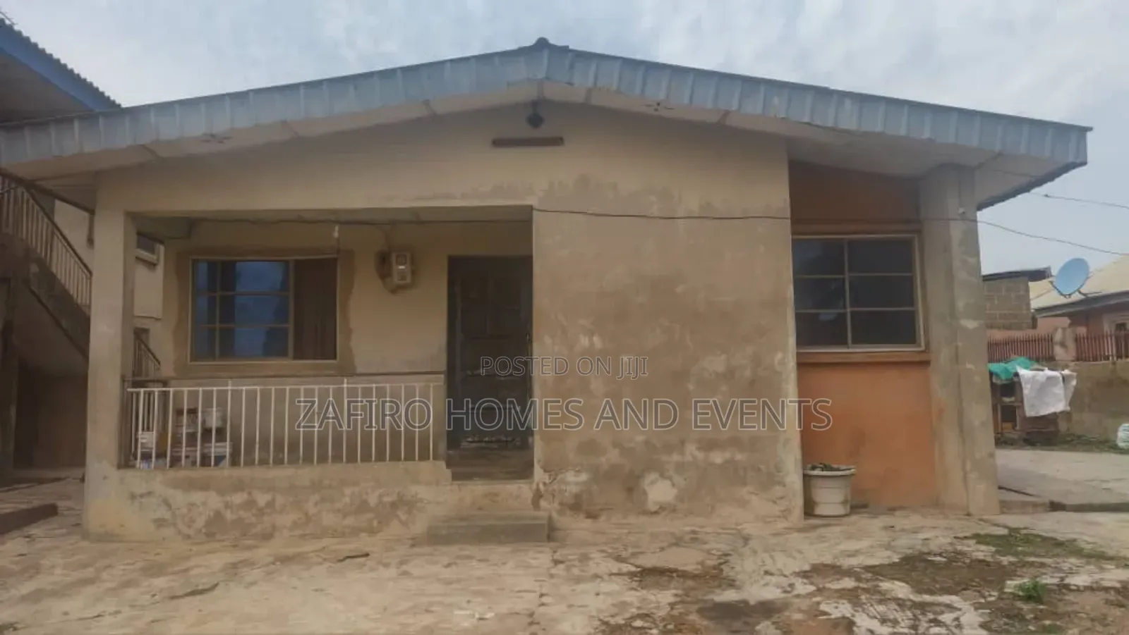 7bdrm Block of Flats in No7, Adeoya, Iyana, Ibadan for sale in Ibadan