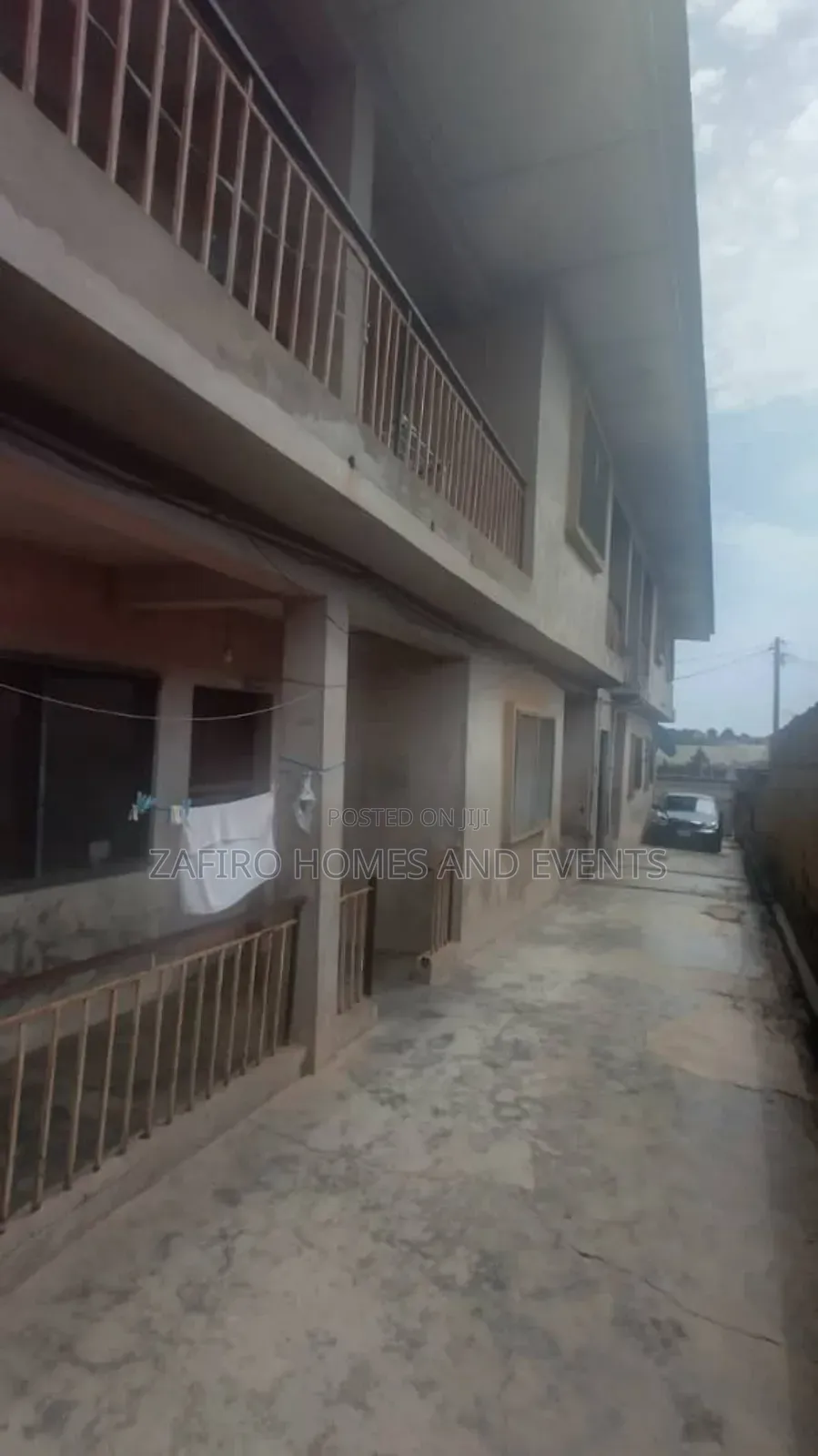12bdrm Block of Flats in Adeoya Est, Iyana, Ibadan for sale in Ibadan