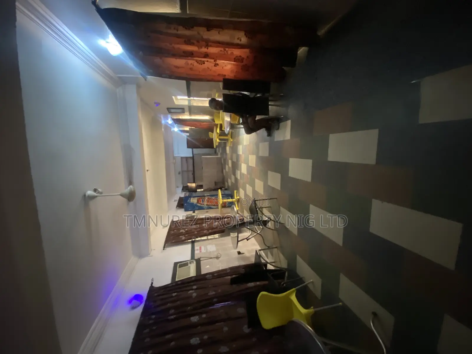 Space to Let in Ado / Ajah