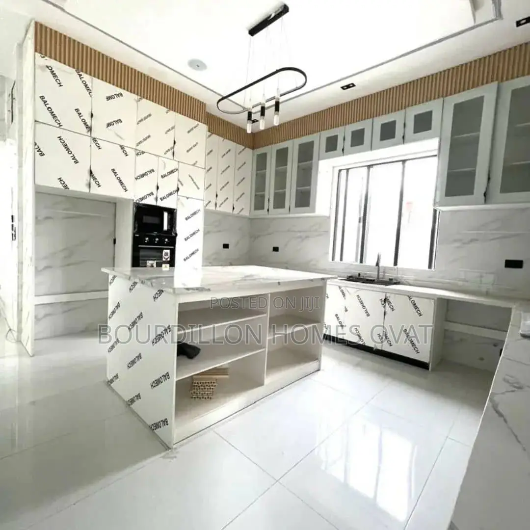 5bdrm Duplex in Chevron for sale in Chevron