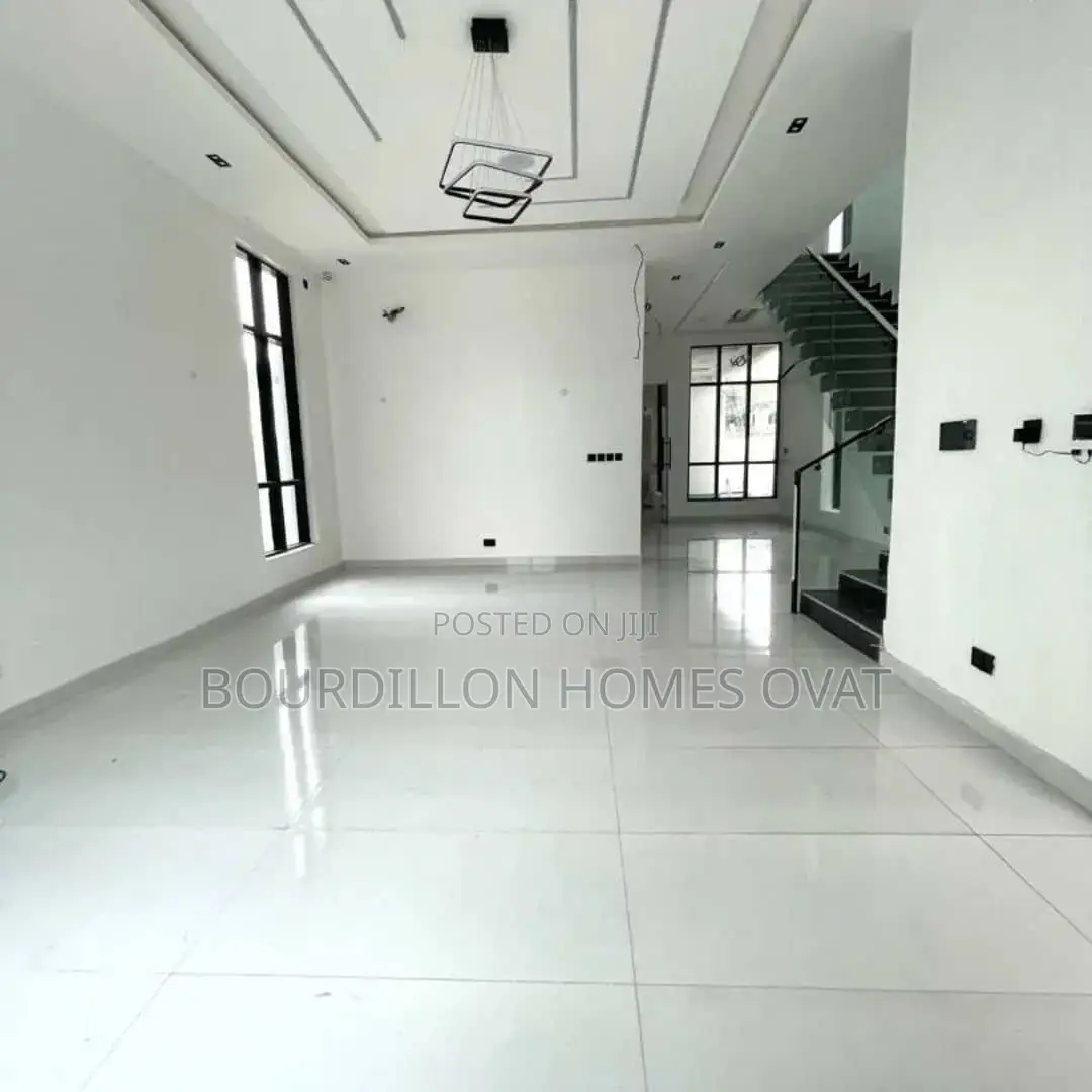 5bdrm Duplex in Chevron for sale in Chevron