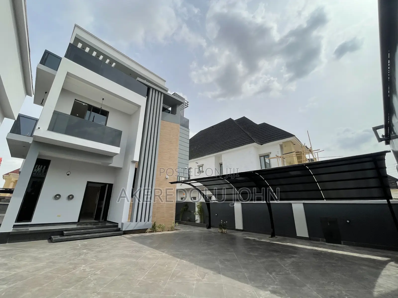 5bdrm Duplex in Apo Resettlement for sale in Apo Resettlement