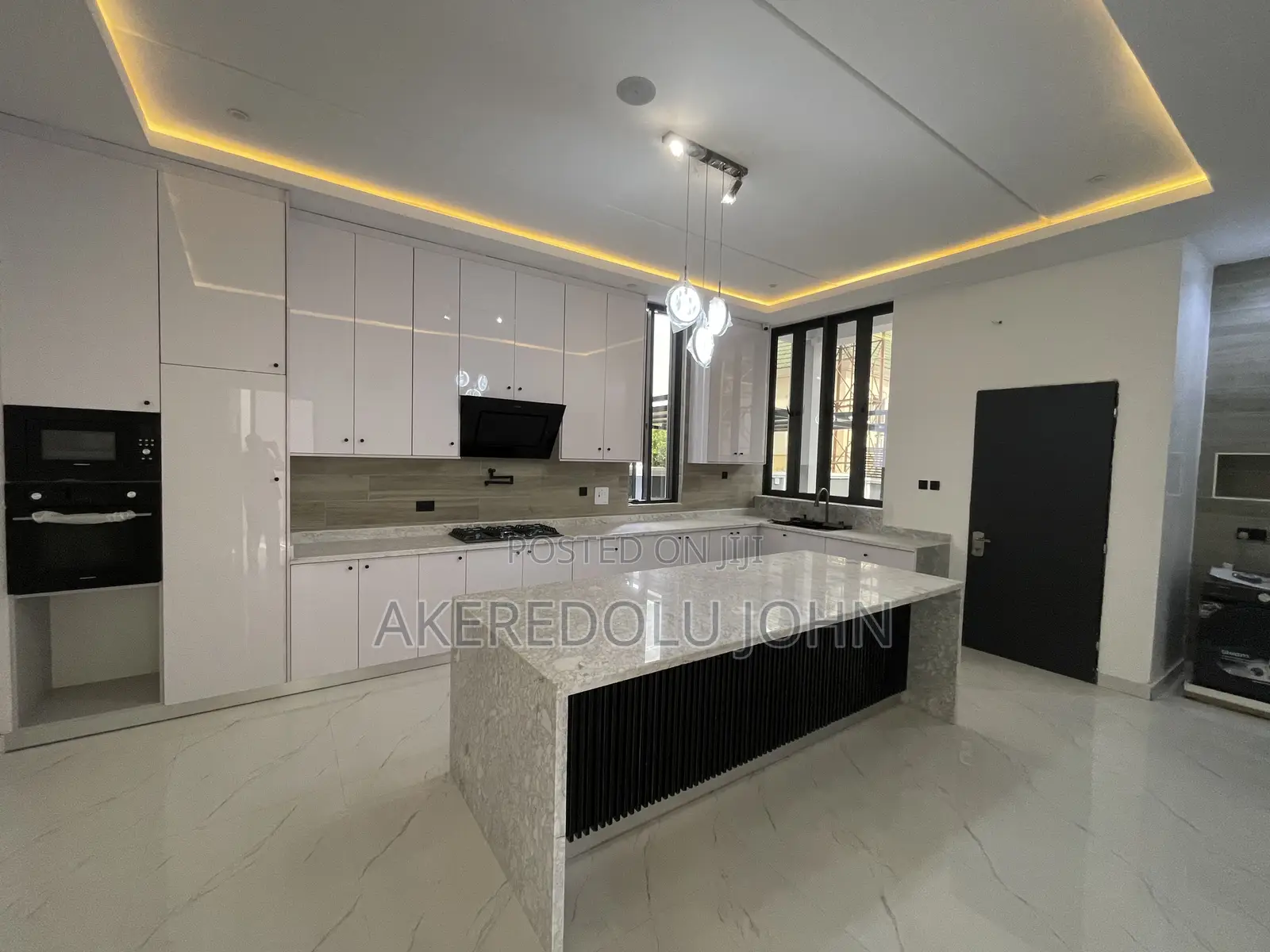5bdrm Duplex in Apo Resettlement for sale in Apo Resettlement