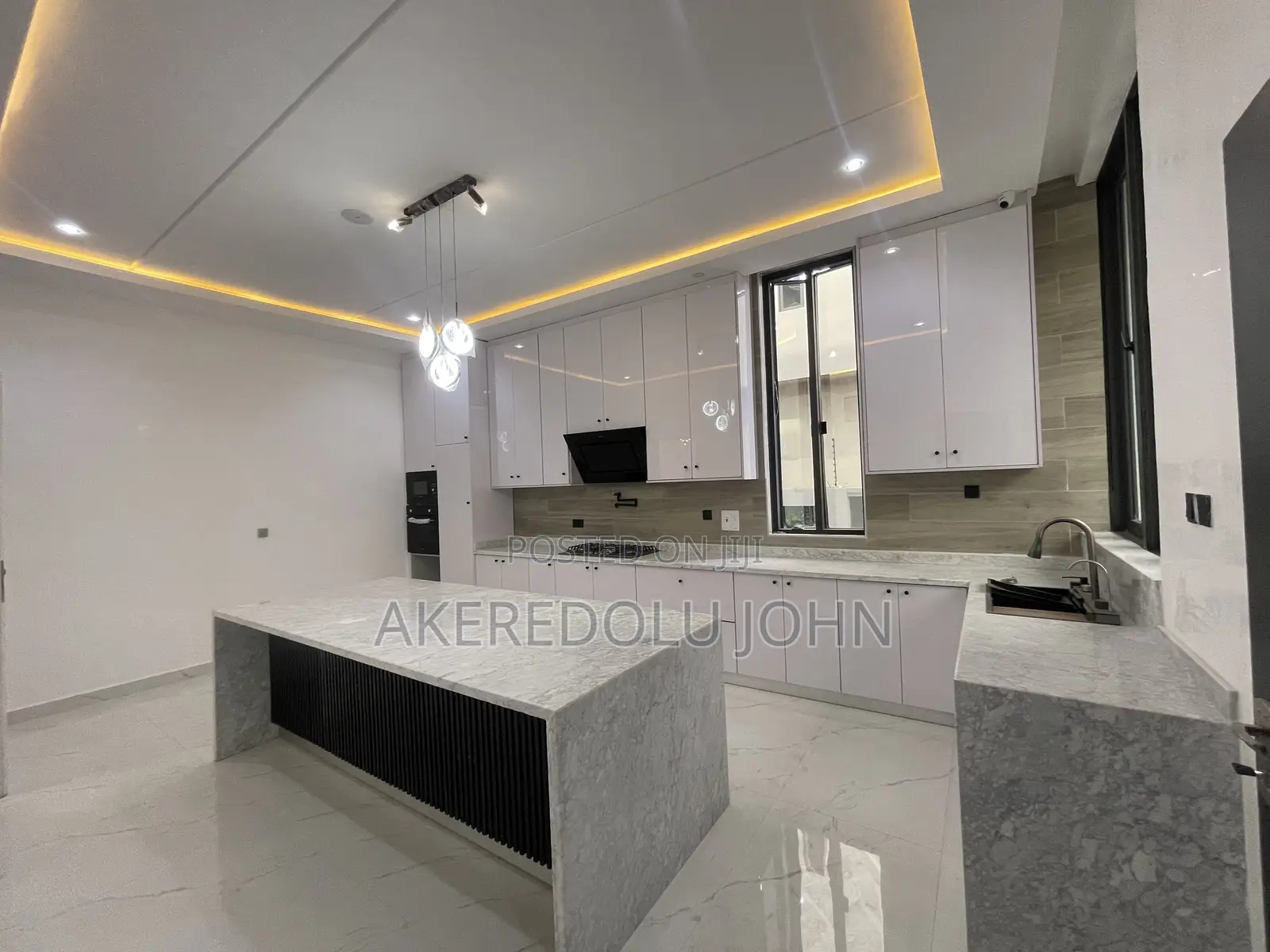 5bdrm Duplex in Apo Resettlement for sale in Apo Resettlement