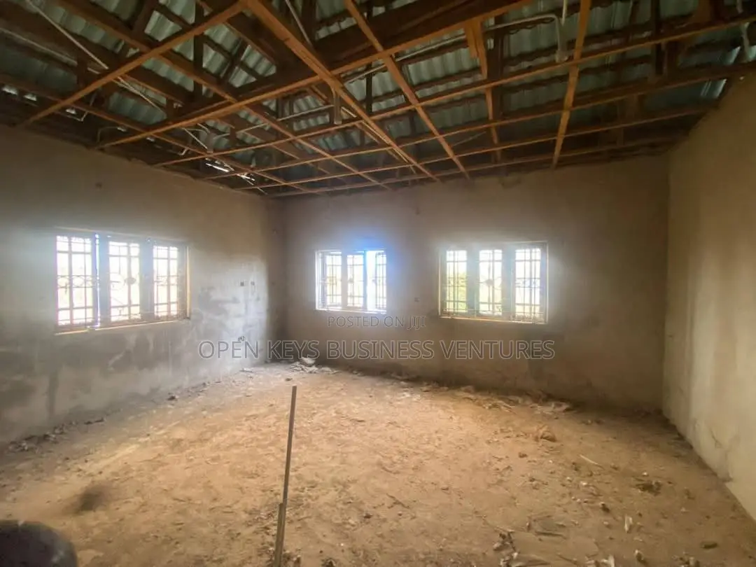 6bdrm Duplex in Ekerin, Ologuneru for sale in Ologuneru