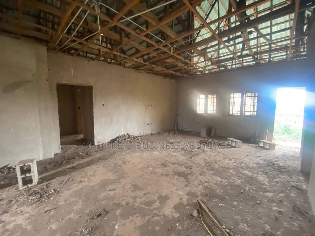 6bdrm Duplex in Ekerin, Ologuneru for sale in Ologuneru