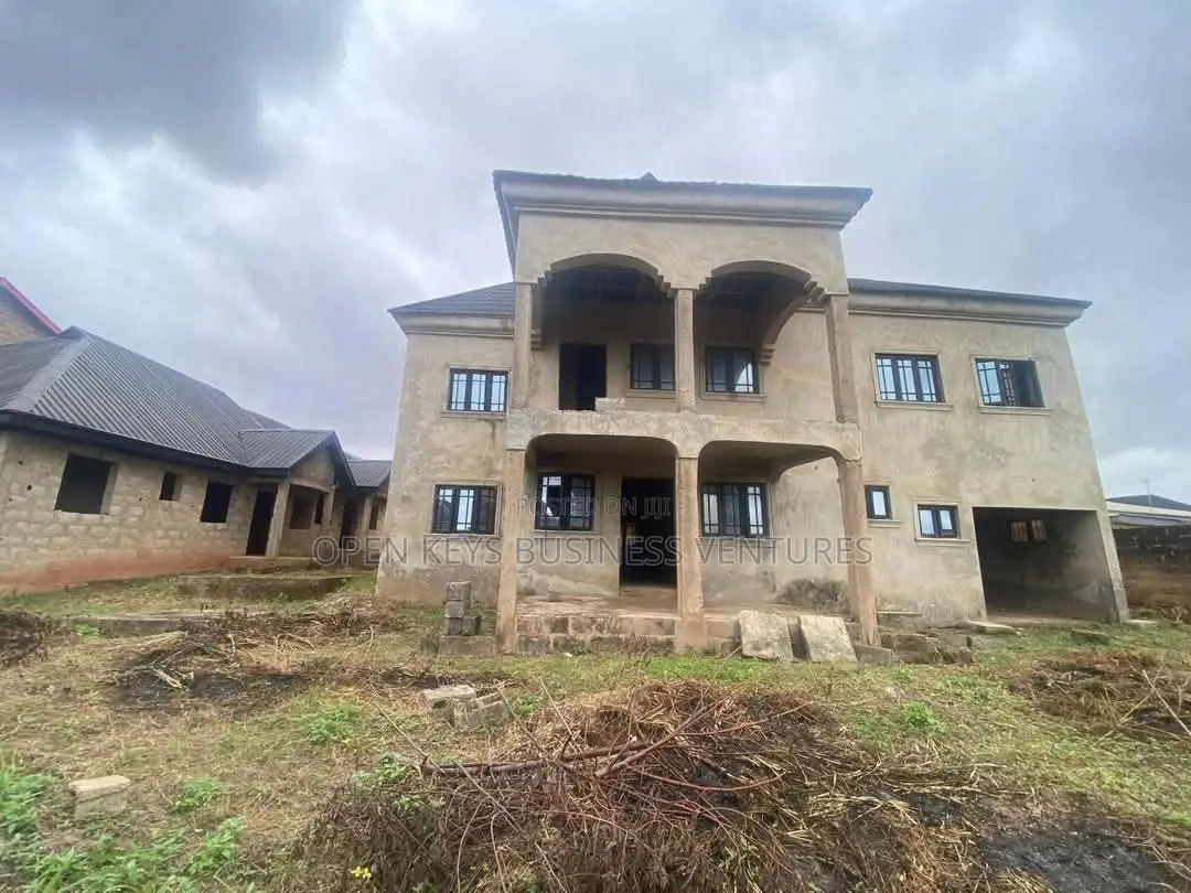 6bdrm Duplex in Ekerin, Ologuneru for sale in Ologuneru