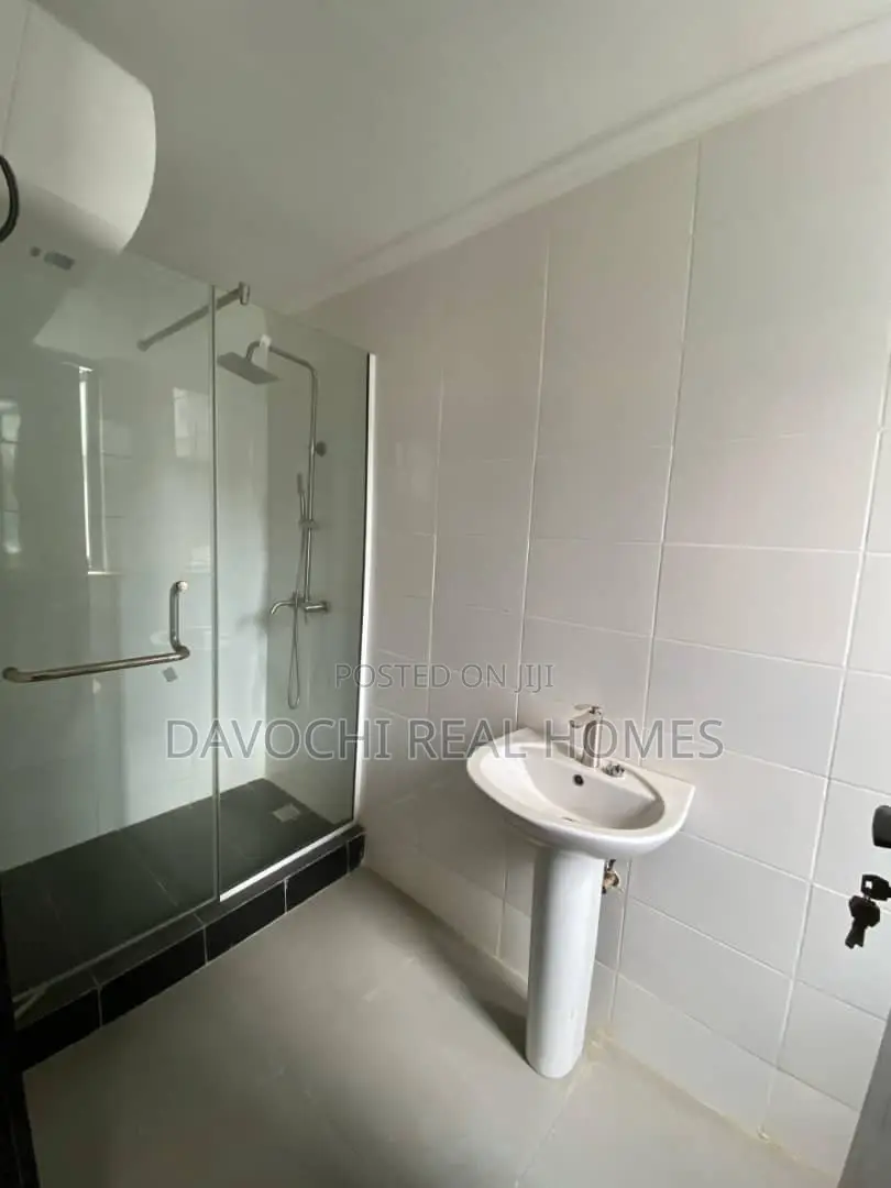 4bdrm Duplex in Chomley Court Agungi for rent in Agungi