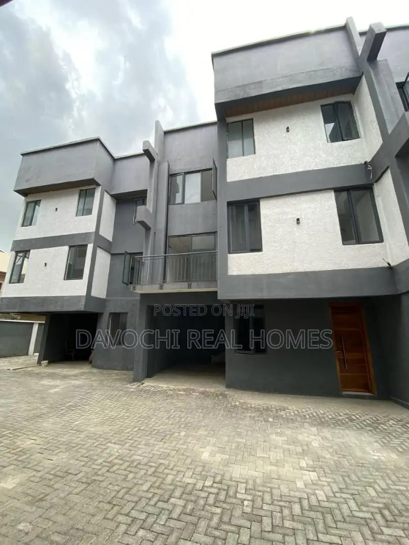 4bdrm Duplex in Chomley Court Agungi for rent in Agungi