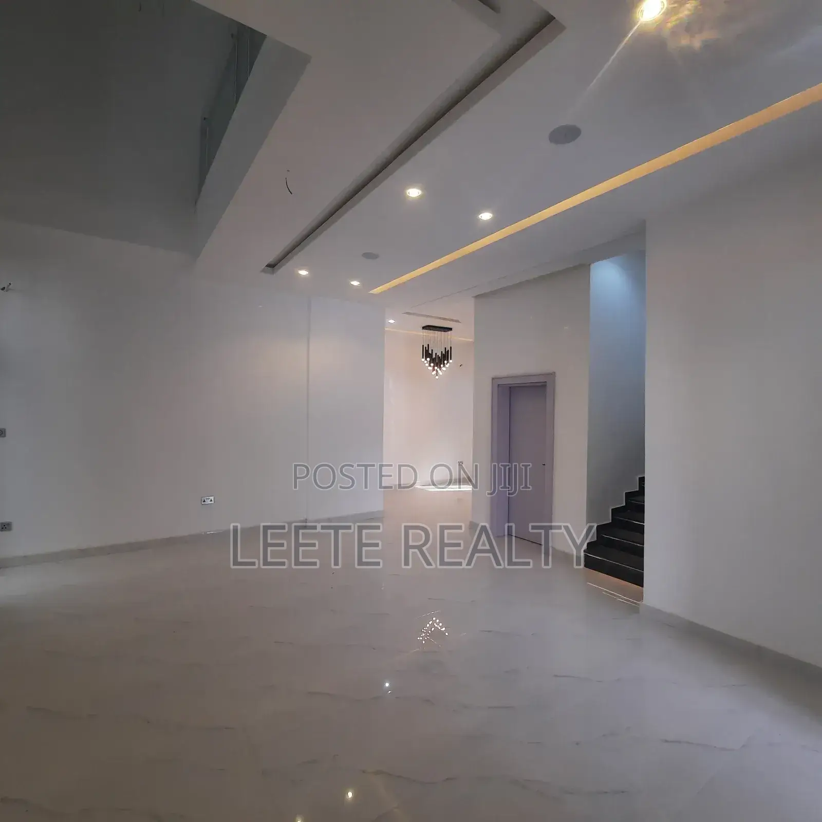 5bdrm Duplex in Apo Resettlement for sale in Apo Resettlement