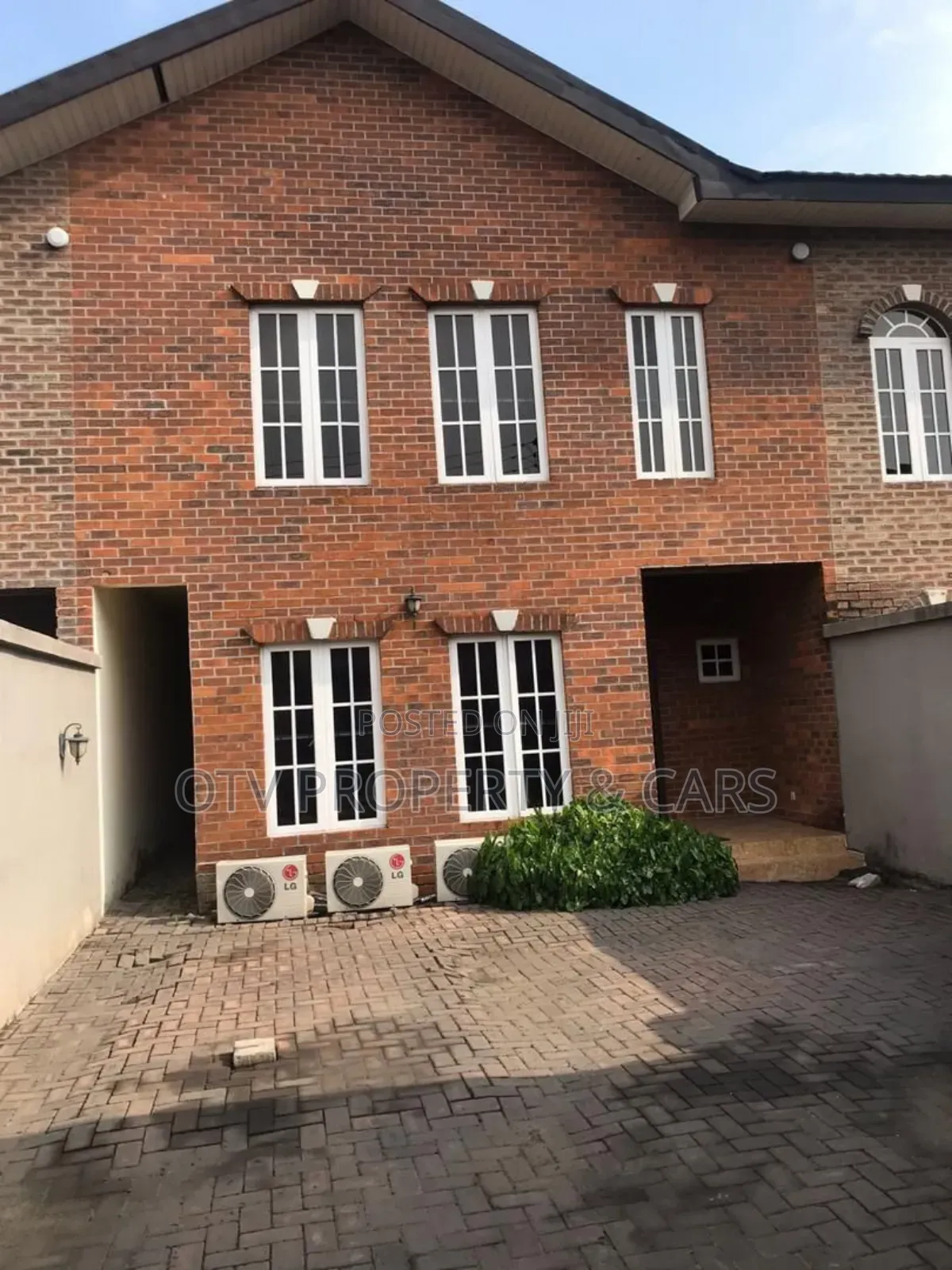 Furnished 4bdrm Duplex in Idado for sale in Idado
