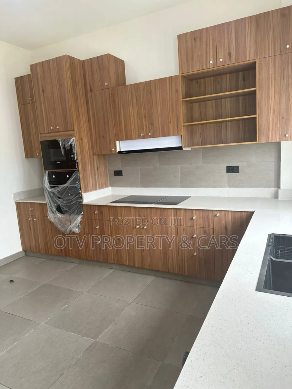 Furnished 3bdrm Apartment in Adeola Odeku for sale in Adeola Odeku