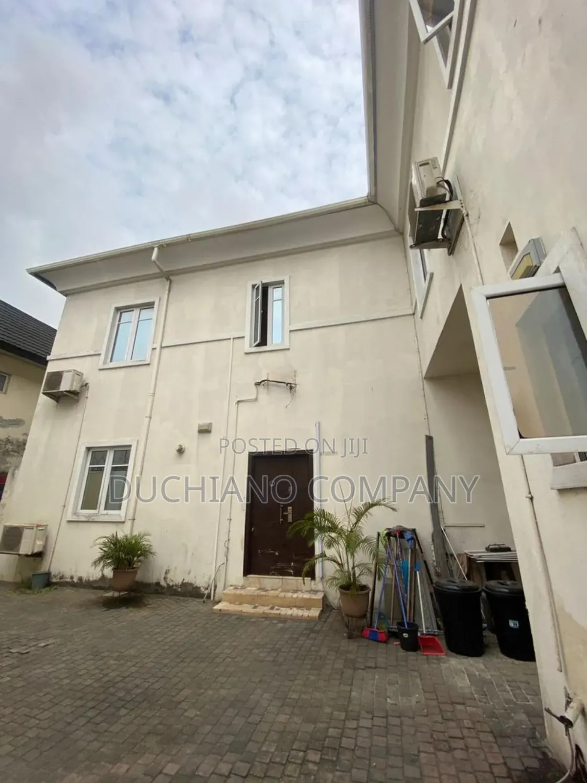 16bdrm Townhouse/Terrace in Adeola Odeku for sale in Adeola Odeku