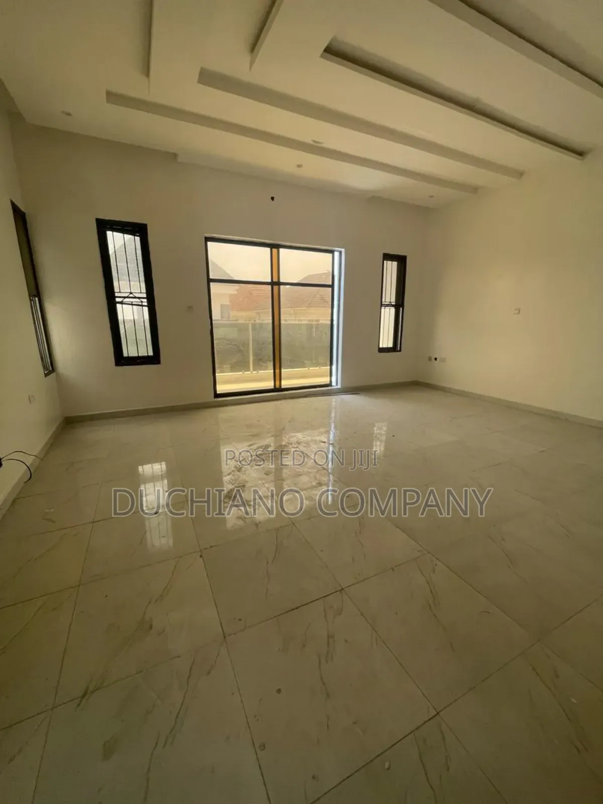 5bdrm Duplex in Agungi for sale in Agungi