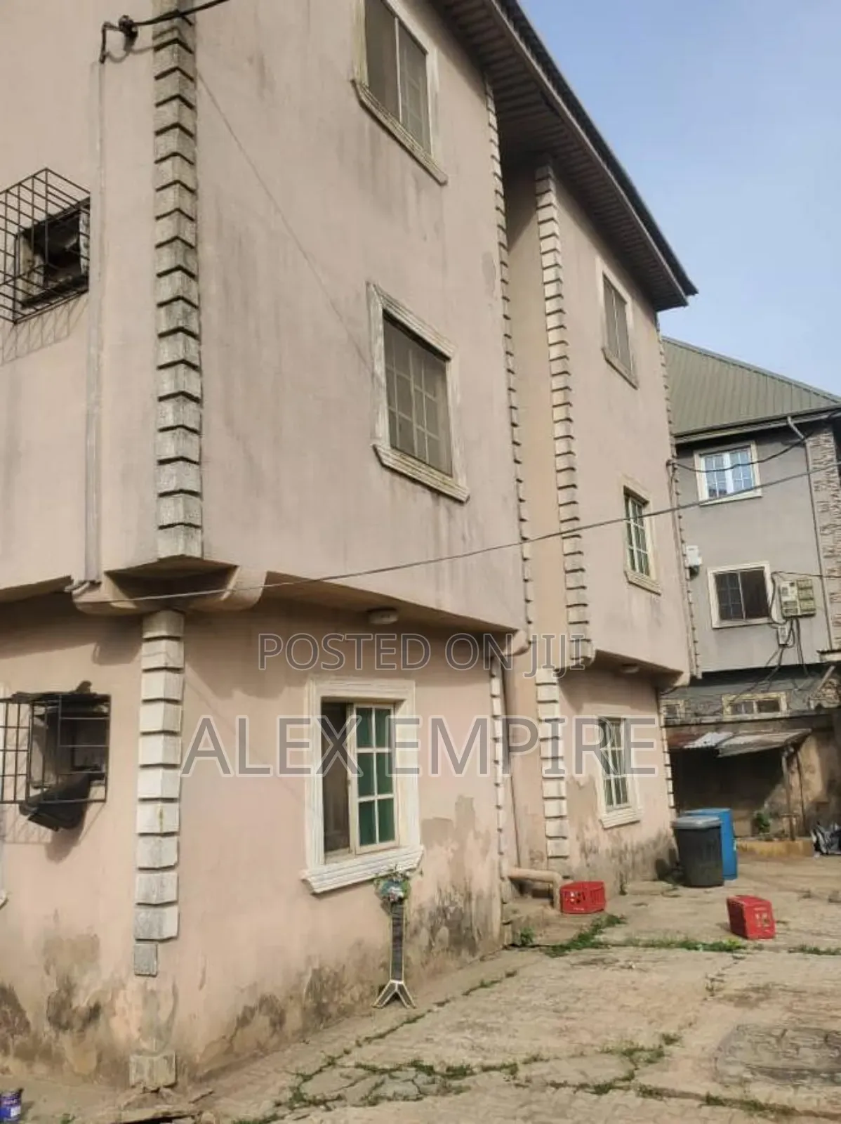 3bdrm Block of Flats in Okota for sale in Okota