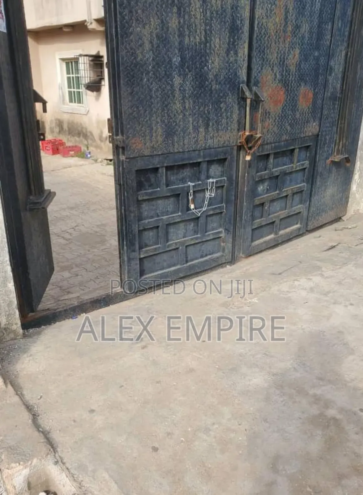 3bdrm Block of Flats in Okota for sale in Okota