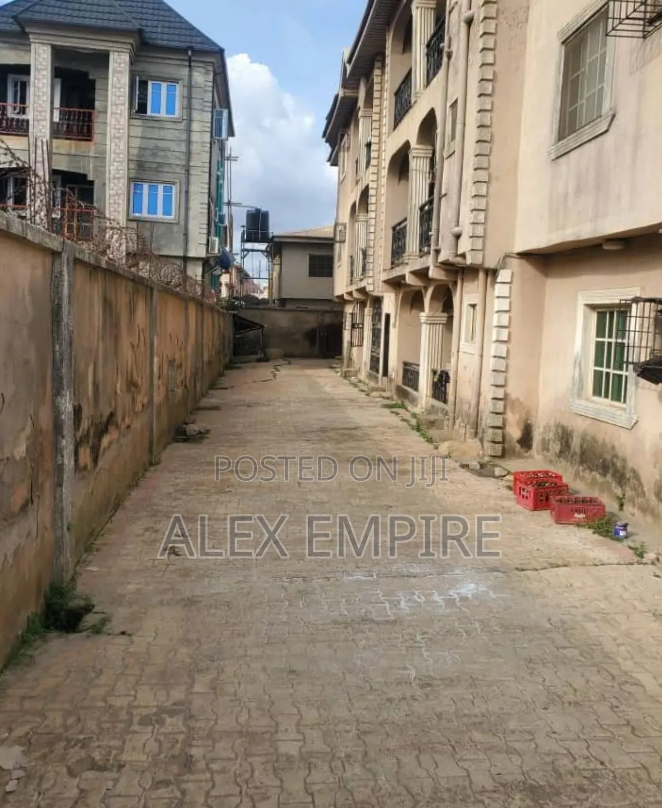 3bdrm Block of Flats in Okota for sale in Okota
