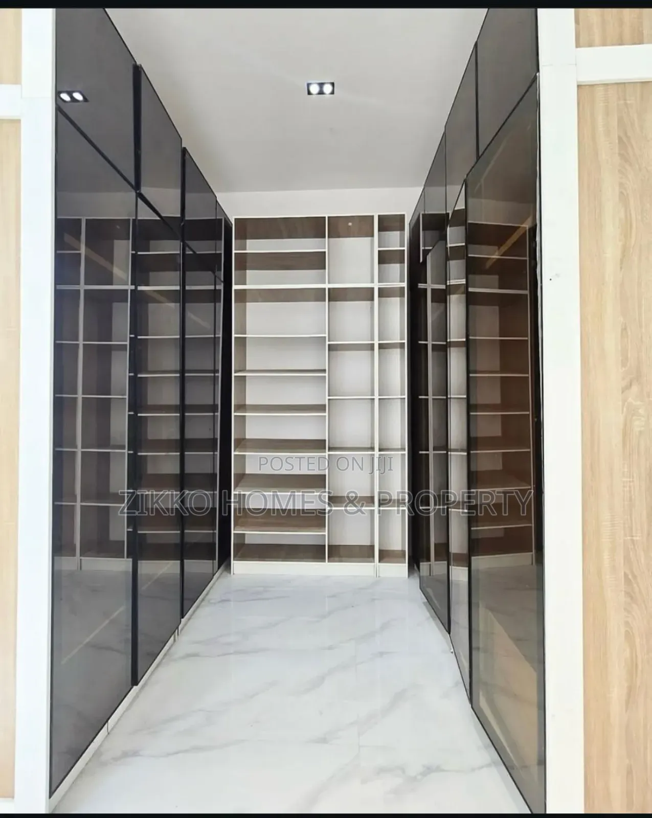 5bdrm Duplex in Chevron, Lekki for sale in Lekki