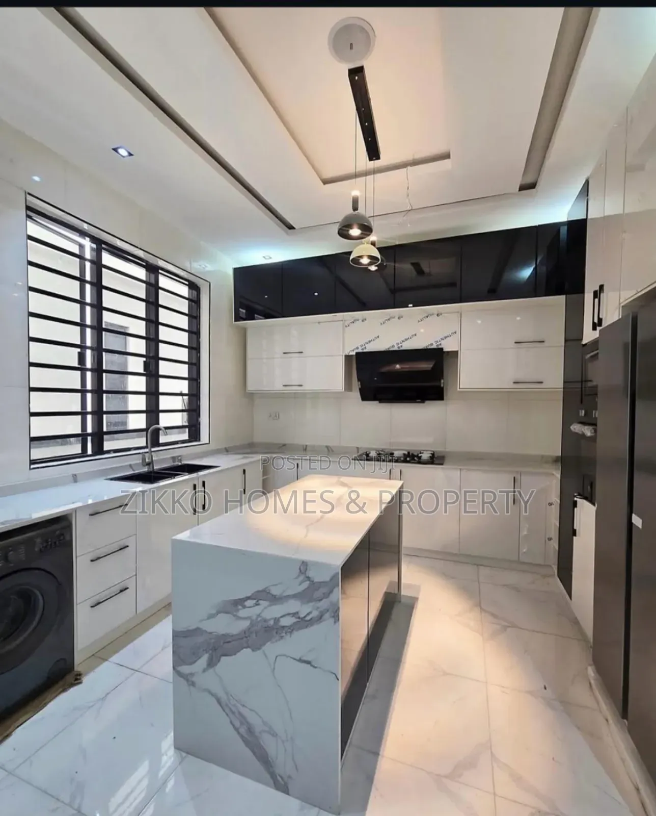 5bdrm Duplex in Chevron, Lekki for sale in Lekki