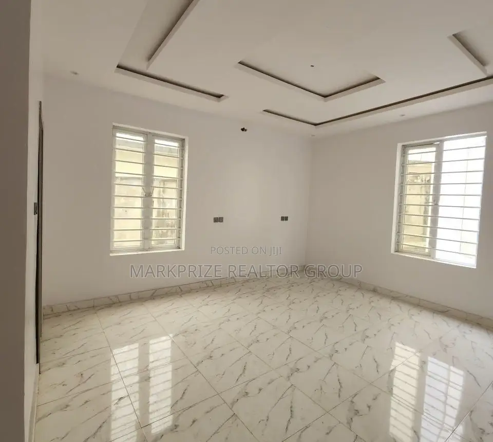 4bdrm Duplex in Opebi Ikeja Lagos for sale in Opebi
