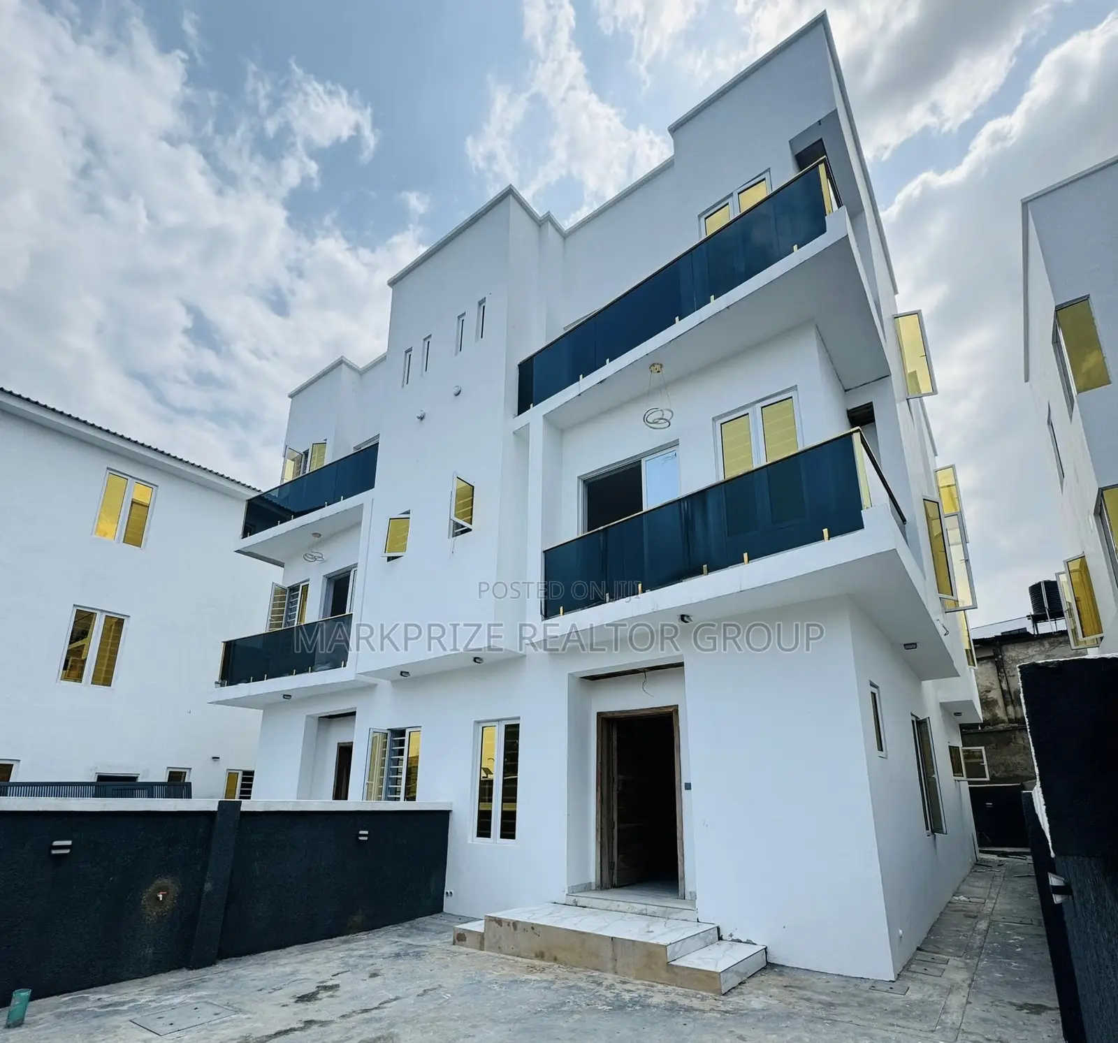 4bdrm Duplex in Opebi Ikeja Lagos for sale in Opebi