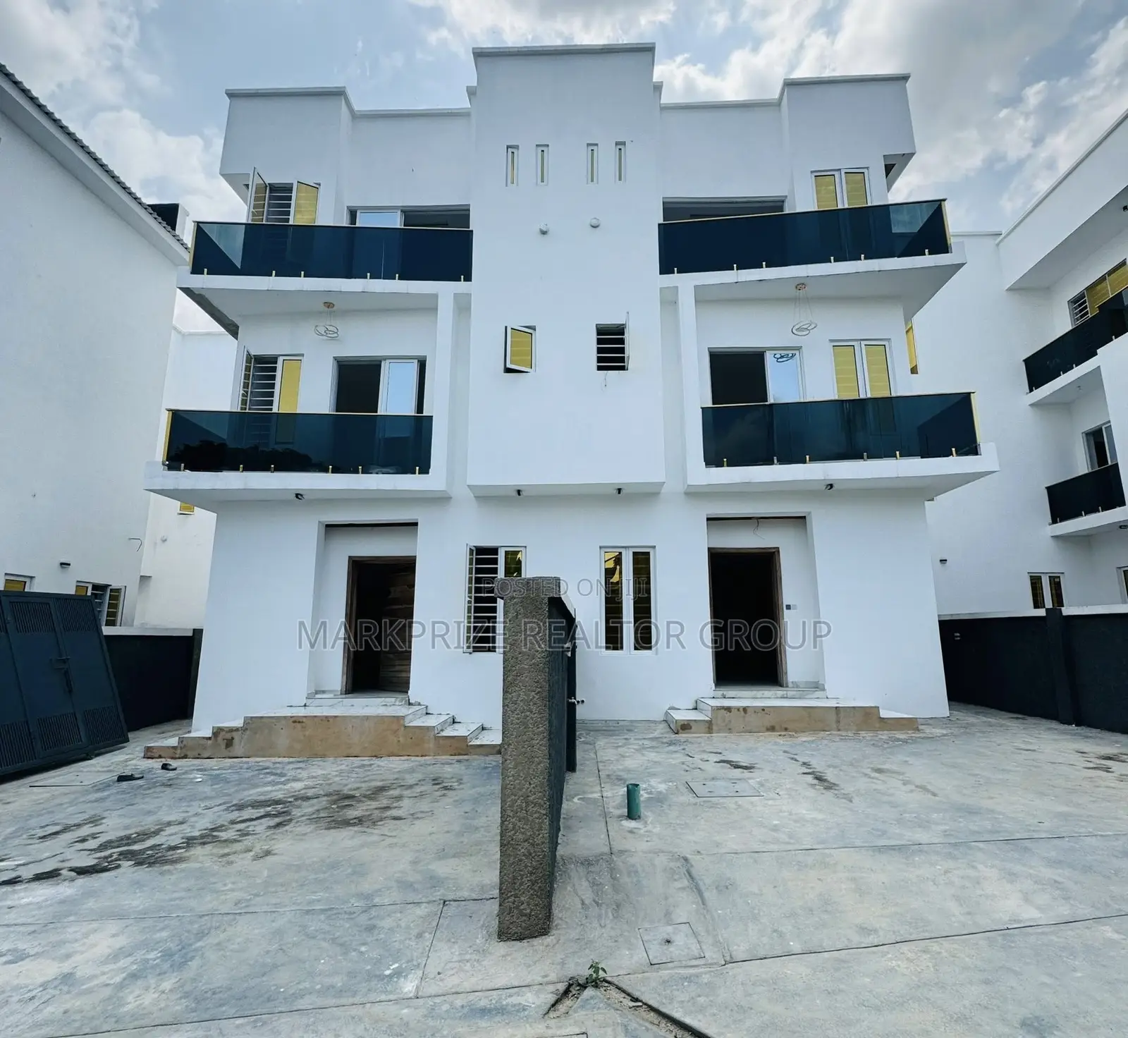 4bdrm Duplex in Opebi Ikeja Lagos for sale in Opebi