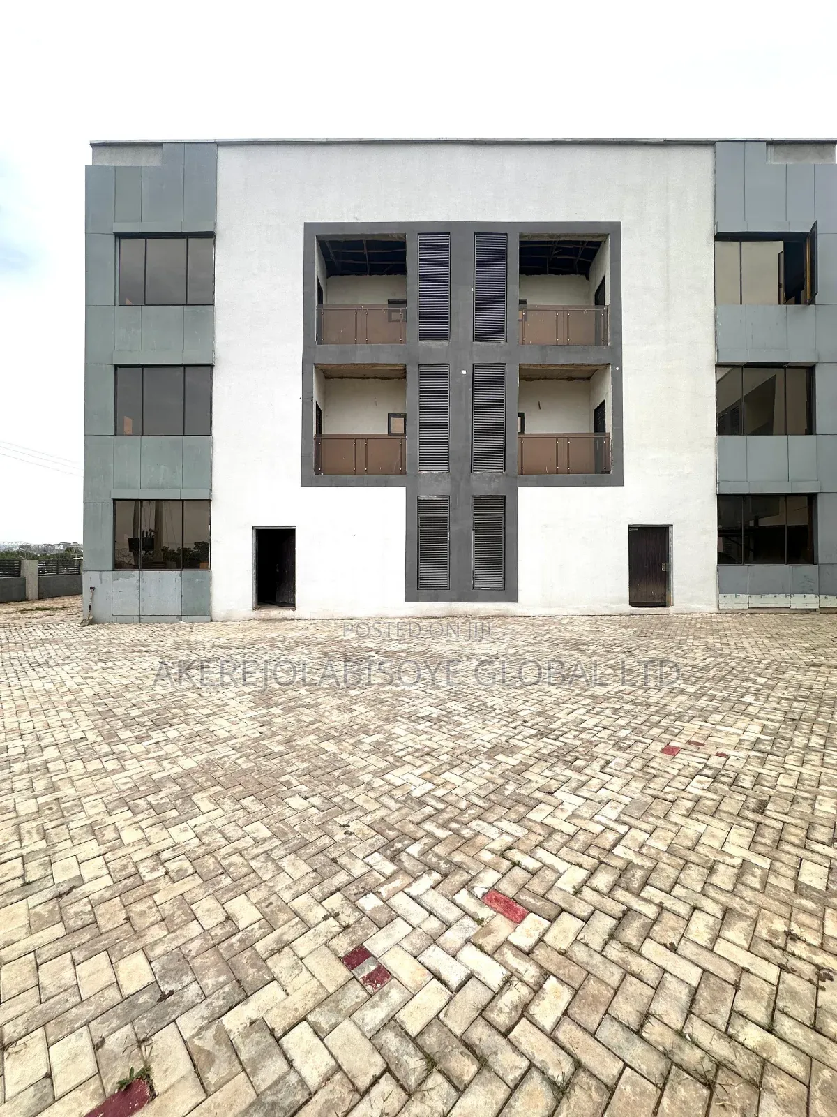 4bdrm Townhouse/Terrace in Lifecamp for sale in Life Camp