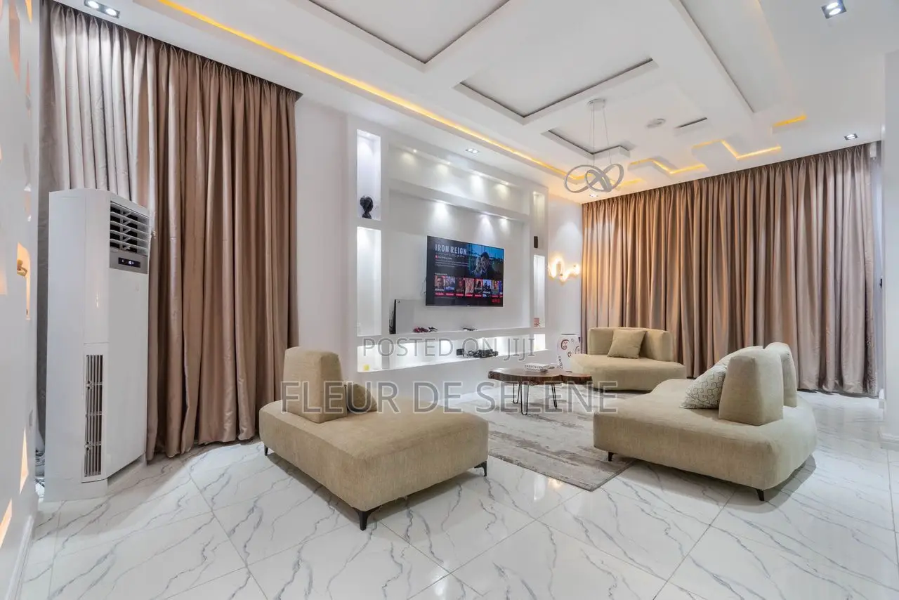 Unit 1/2 Cozy 4 Bedroom Airbnb in Lagos in Ikate