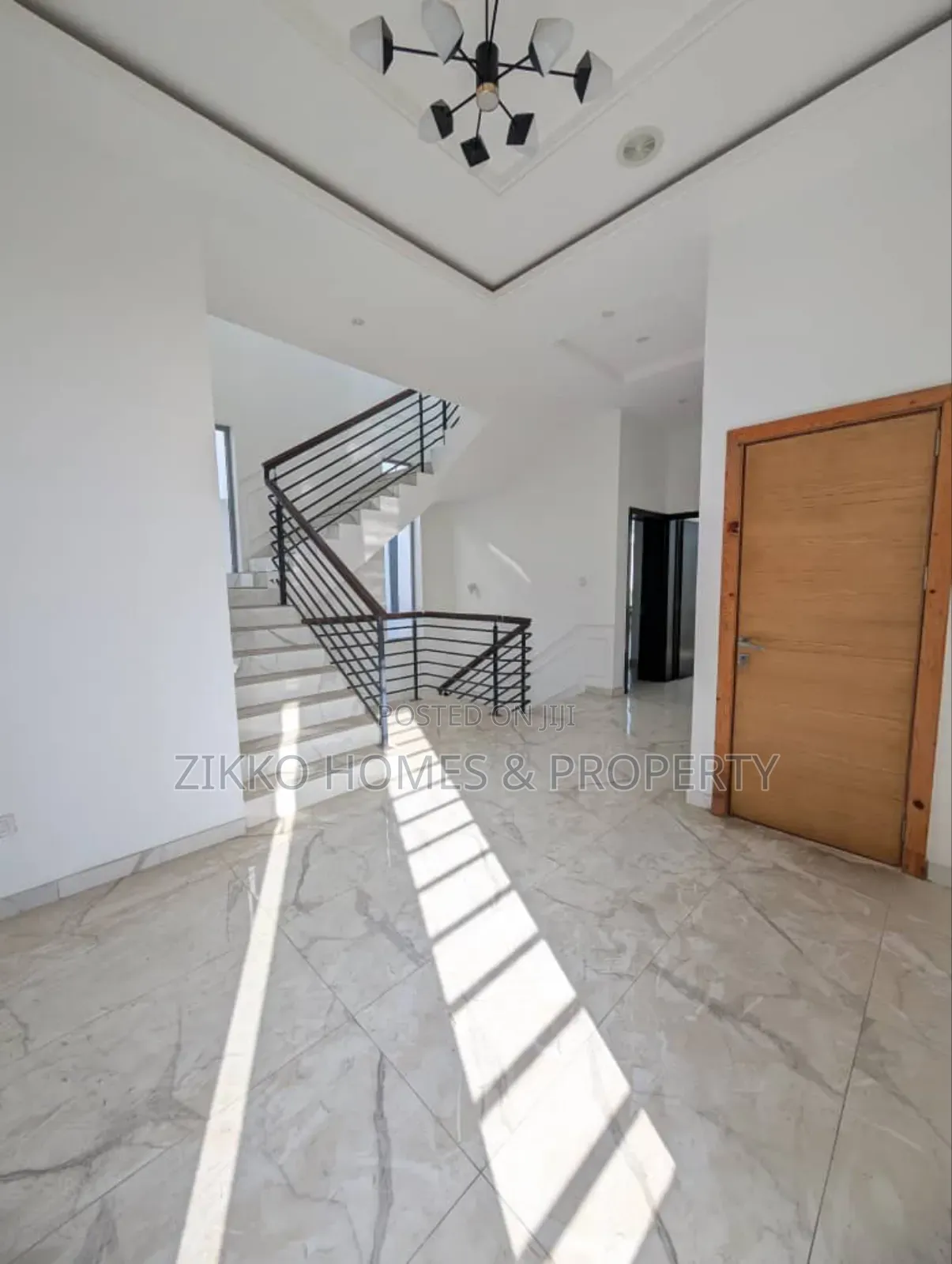5bdrm Duplex in Osapa London, Lekki for sale in Lekki