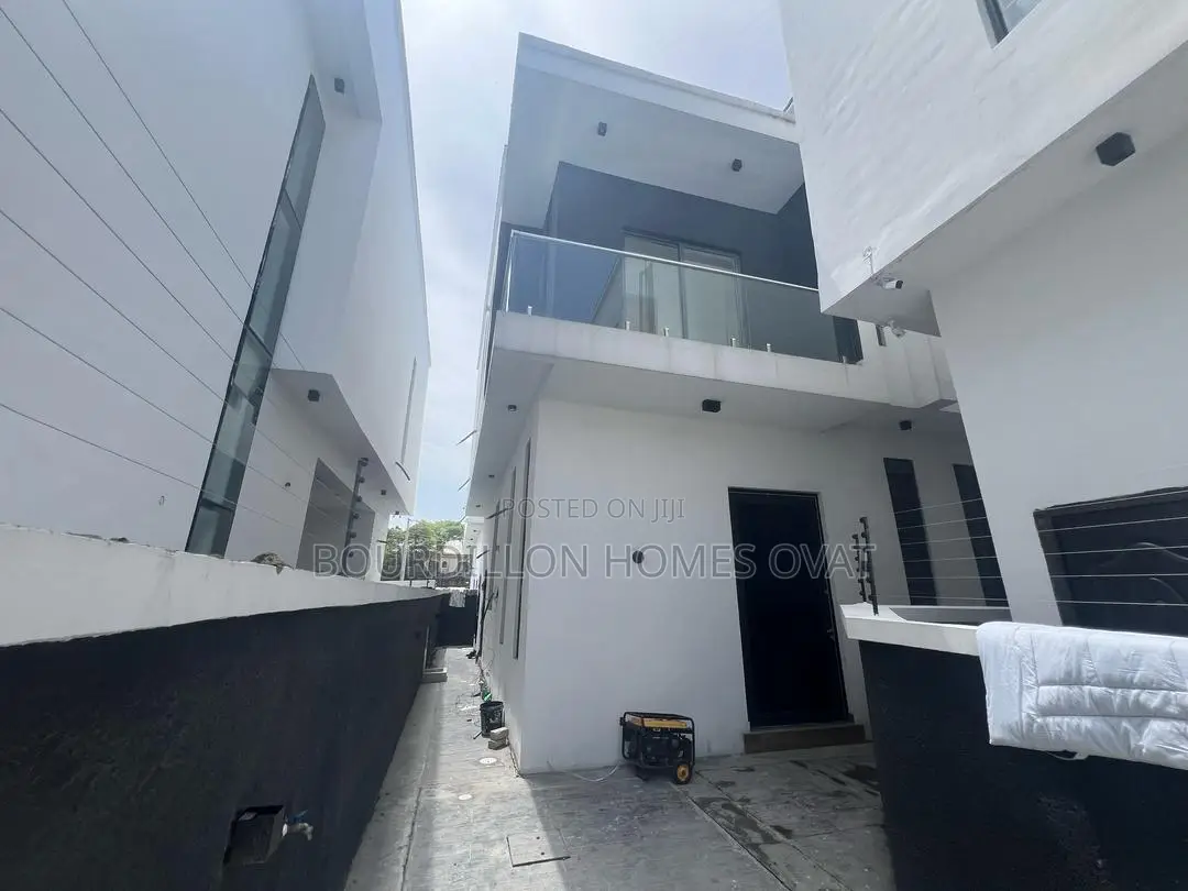 4bdrm Duplex in Chevron for sale in Chevron