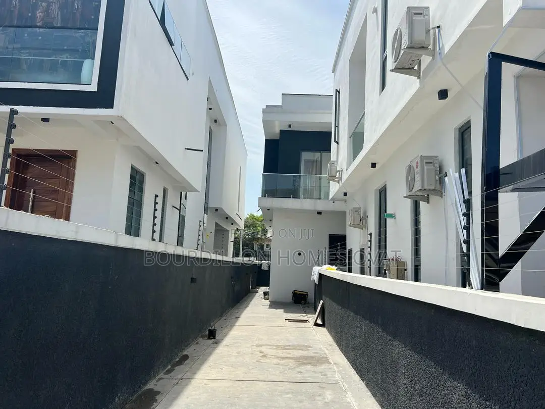 4bdrm Duplex in Chevron for sale in Chevron
