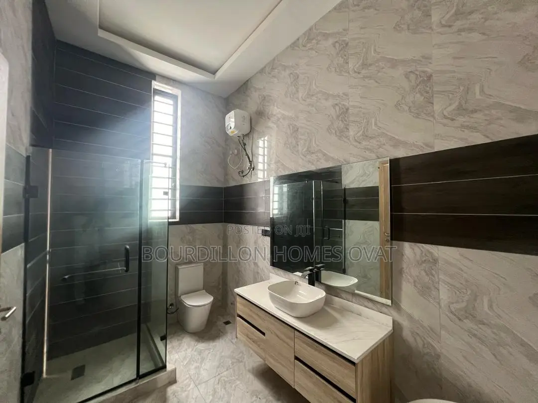 4bdrm Duplex in Chevron for sale in Chevron