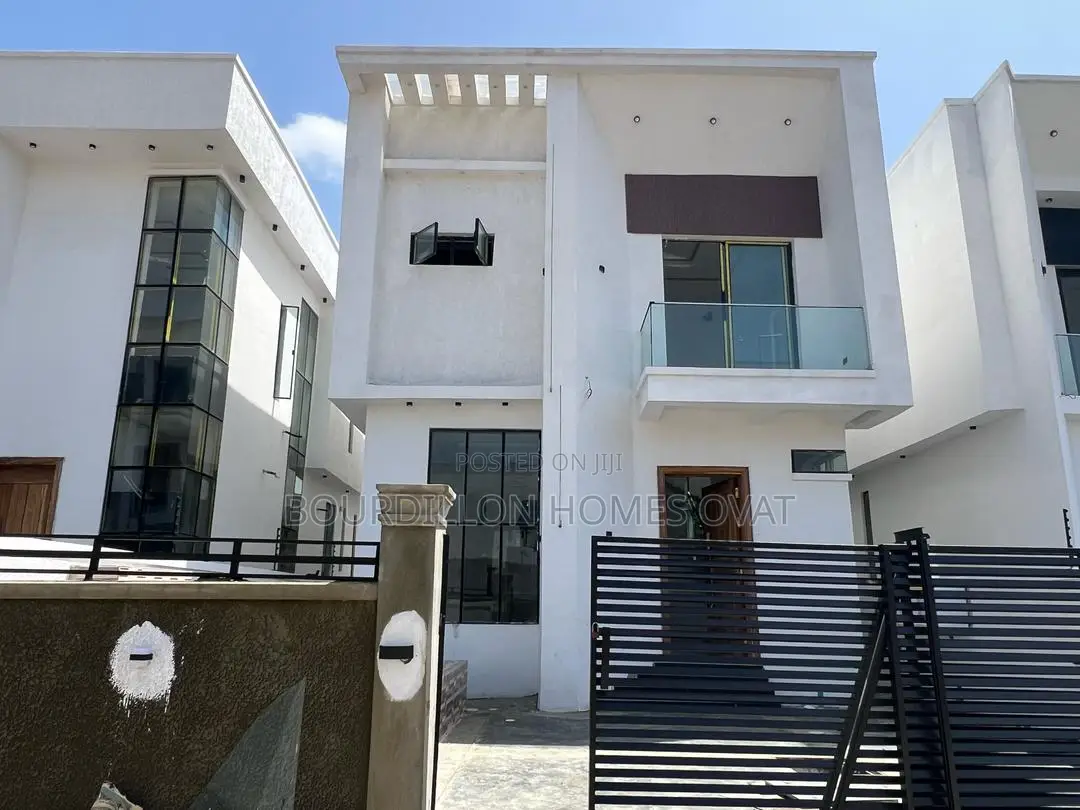 4bdrm Duplex in Chevron for sale in Chevron