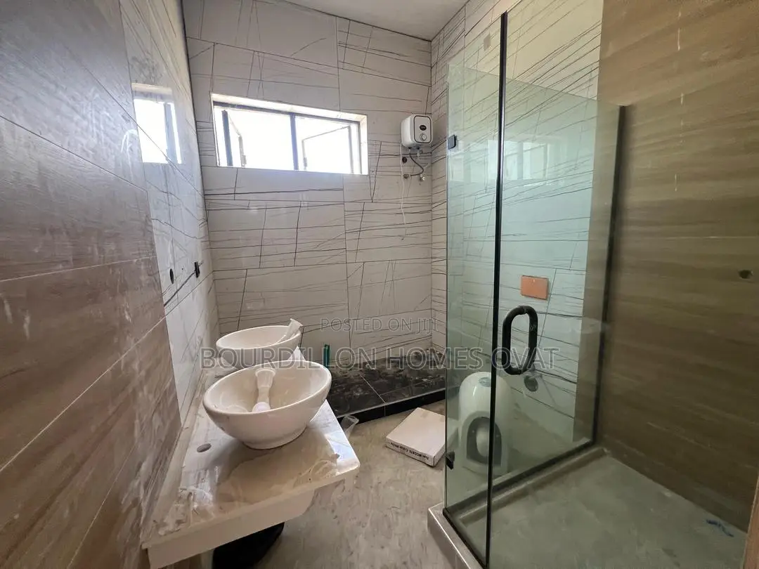 4bdrm Duplex in Chevron for sale in Chevron